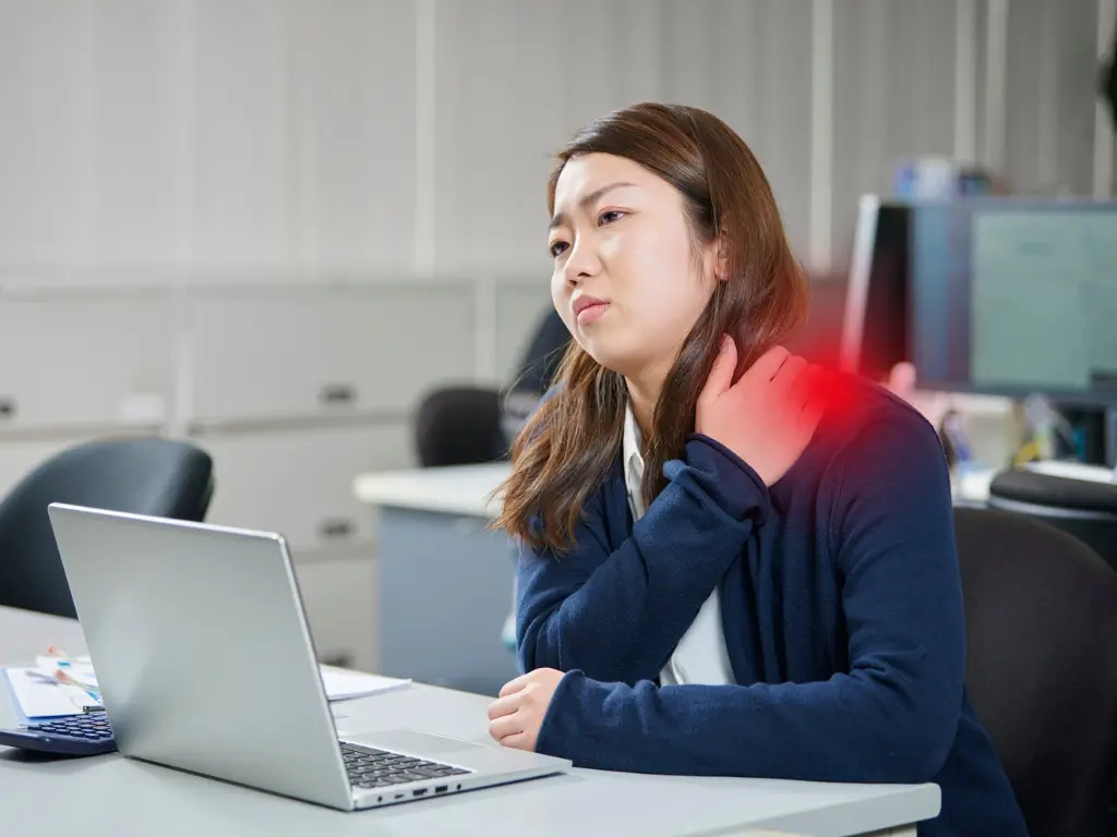 top 5 causes of shoulder pain in mont kiara, kuala lumpur: poor posture and muscle imbalance