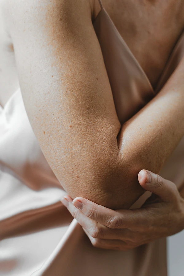 hand-holding-elbow-close-up