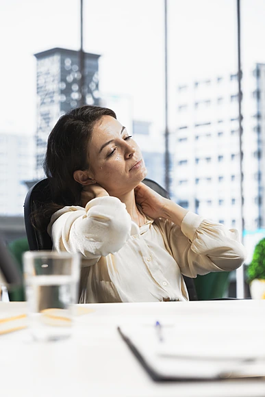 woman-at-office-desk-holding-neck